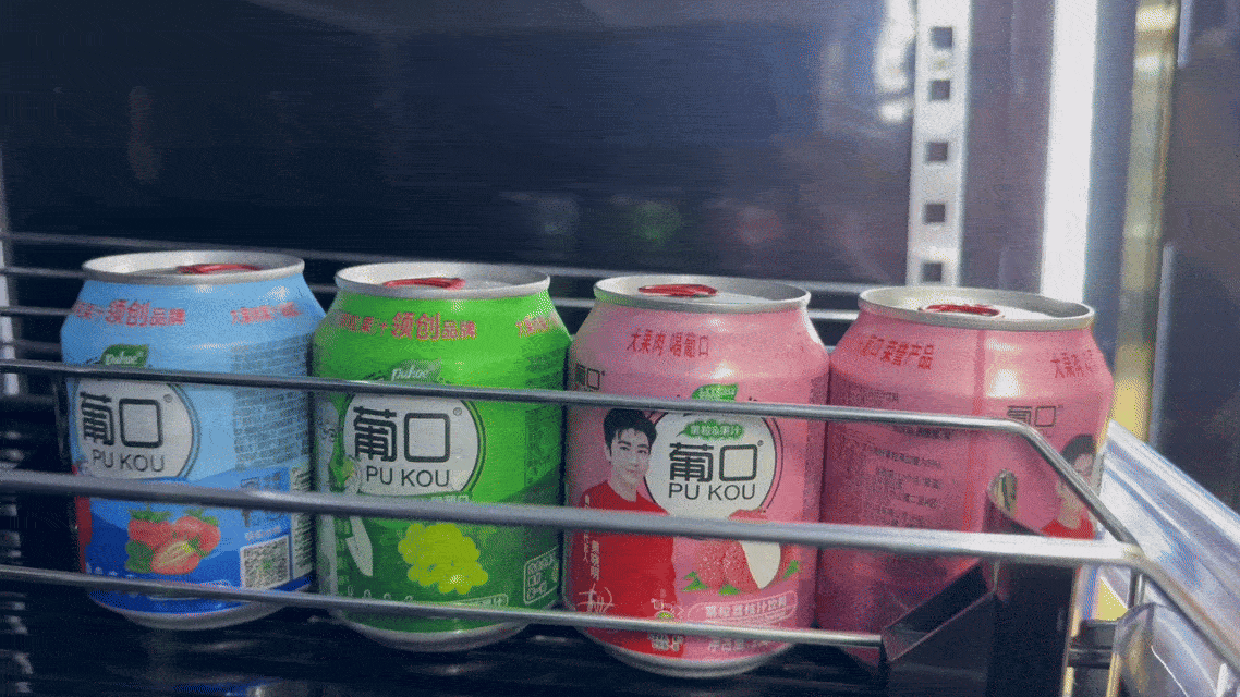 WEIMI AI vending machine with auto-forward sliding slots